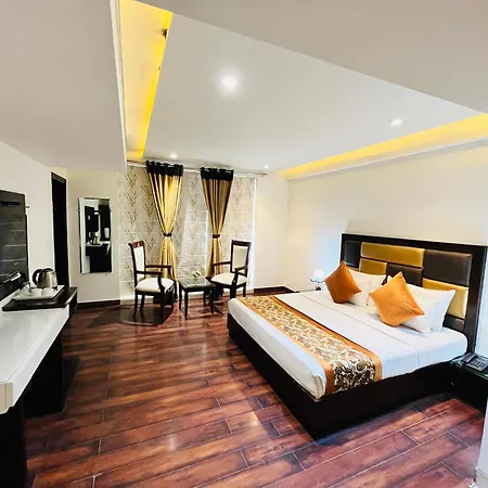Hotel Aura Ip Grand Karkardooma Metro Station New Delhi Couple Friendly
